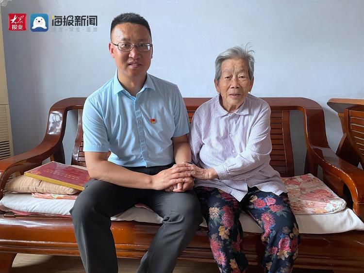 刘鹏|青岛西海岸新区人民医院走访慰问离退休老党员