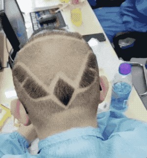 |搞笑GIF：妹子这笑容，我相信所有的不开心都会烟消云散的