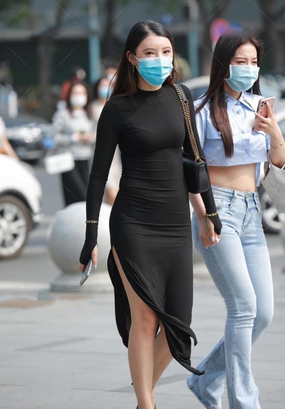 小姐姐|气质贵妇穿搭不简单, 裹身裙两侧“各砍一刀”, 彰显自己的狂野范儿