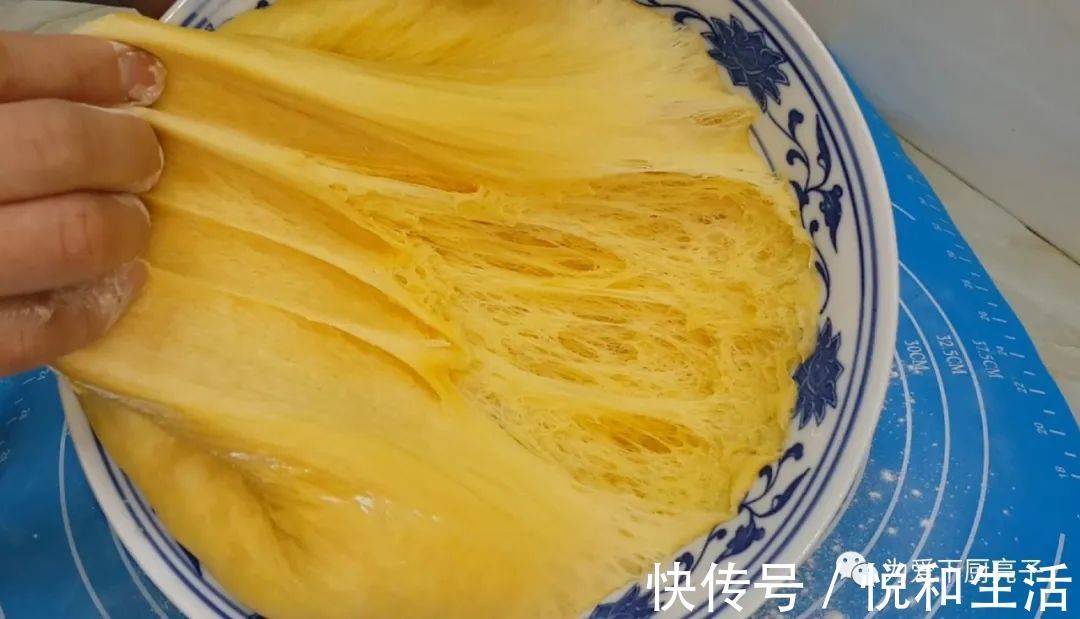 面包这么做太香了，加4个鸡蛋，不用烤箱也能一次成功，松软香甜