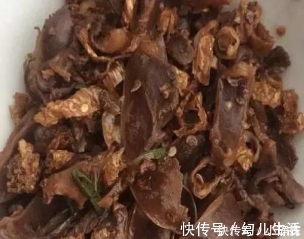 亲戚|周末回老家,亲戚用大碗菜招待,大鱼大肉9大碗,却没人动筷子!