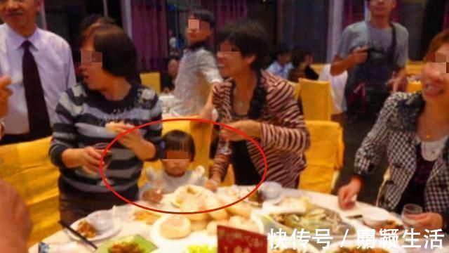 孩子|宝妈带5岁儿子参加同学聚会,结果后被踢出群,知道原因惭愧不已