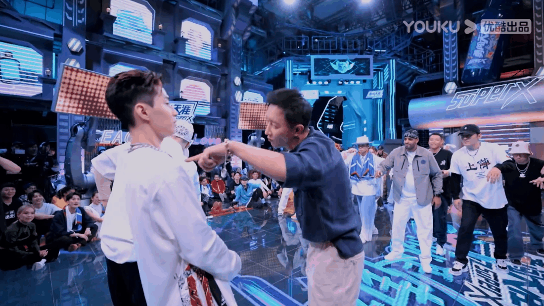 张艺兴|《街舞4》队长battle，帽子戏法再现江湖，王一博又学新招