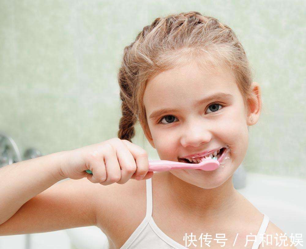 刷牙|不同年龄的宝宝该如何刷牙爸妈必知的宝宝刷牙指南