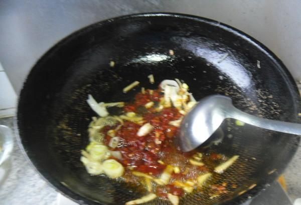 木耳加一物，金子都不換，常吃排出體內(nèi)毒素，大肚腩悄悄不見