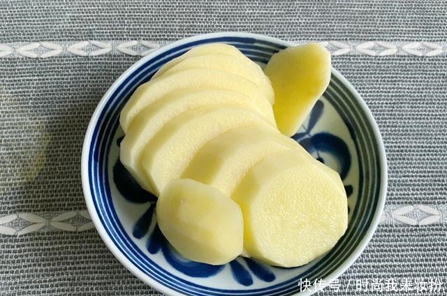 娘两在家吃火锅,发朋友圈引起来一片评论,2个人也会吃了吧