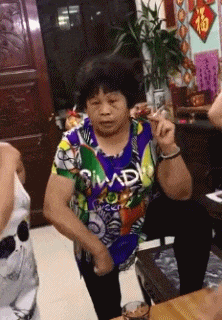 |搞笑GIF段子:妹子,你这下楼方式,很新颖呀,屁股不疼么