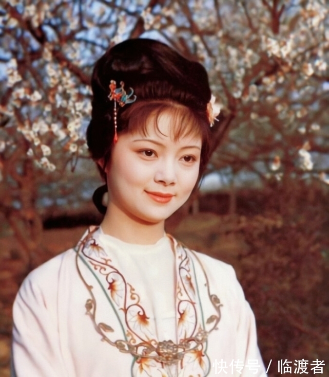 大观园#斜穿整个大观园,半夜三更跑到怡红院,薛宝钗的运动轨迹太疯狂!