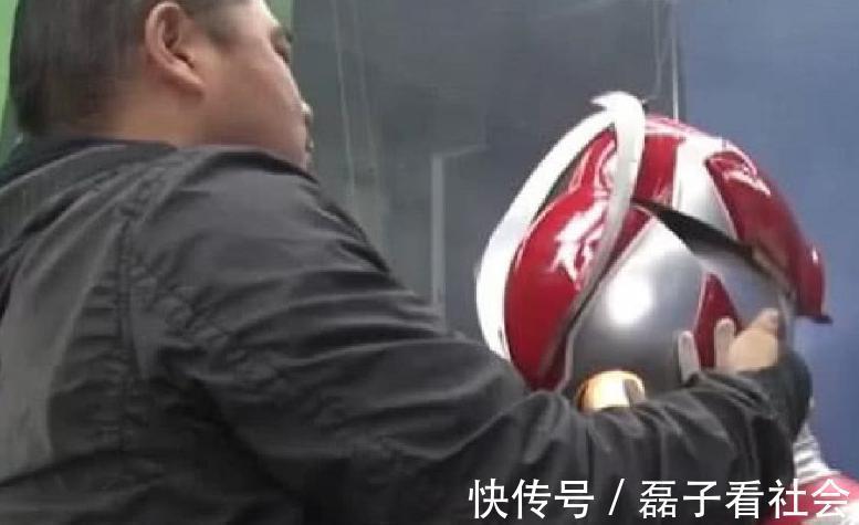 迪迦奥特曼|奥特曼拍完戏后脱下头盔,扮演者竟是位大美女