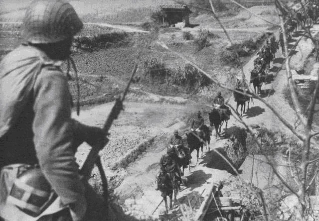 战士|无耻日寇，趁着抗日战士家娶媳妇，偷袭集镇一口气杀害百余人