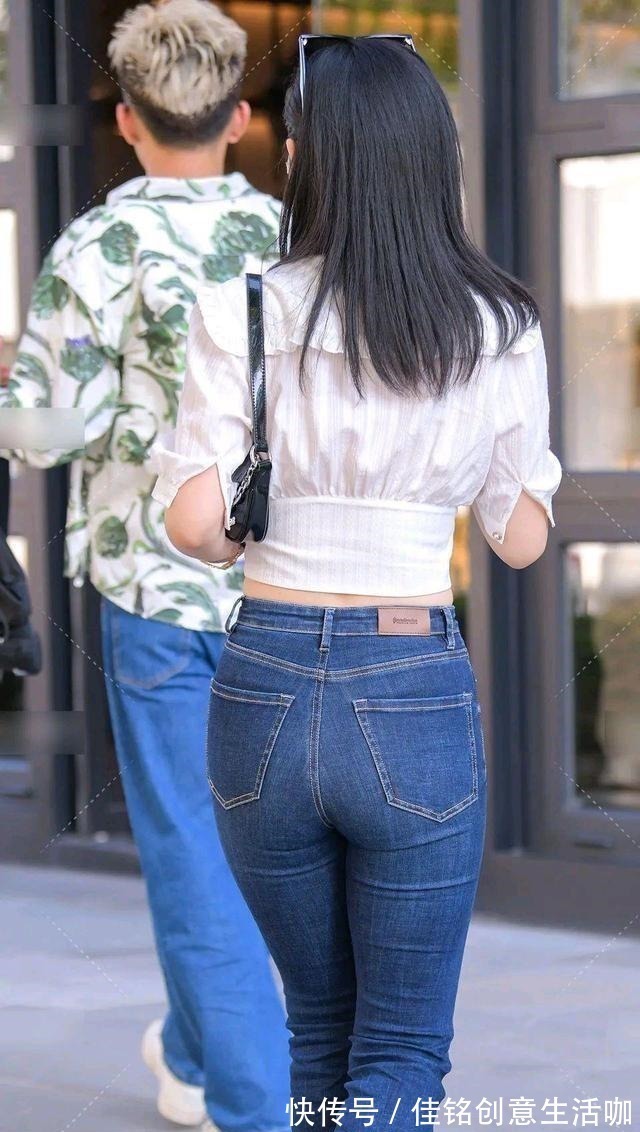 高腰线 身材不够高挑就选择高腰线的打底裤,用心去搭配,非常好看!