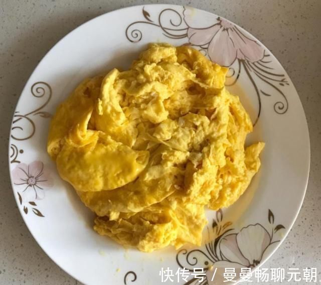 水炒鸡蛋|鸡蛋别再用油炒了，试试这个新做法，口感鲜嫩，健康不长胖