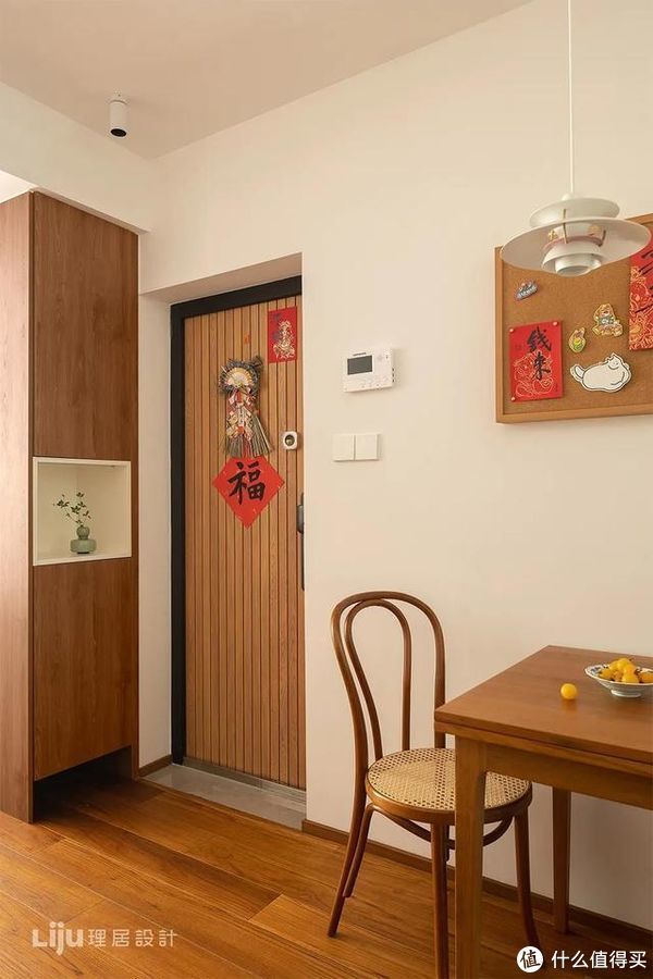 楼房|二手一楼房庭院惨遭荒废,原房东看到改造效果:早知道再加30万也不卖