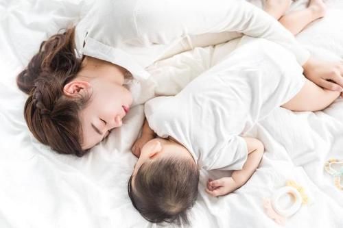 胎教|孩子睡觉时有这3个“信号”，说明他大脑发育快，将来双商高