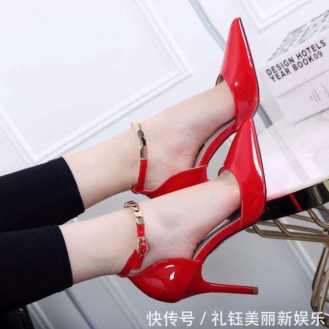 优雅 一双精致迷人的高跟鞋,能让你瞬间气场十足,也是优雅女人的首选