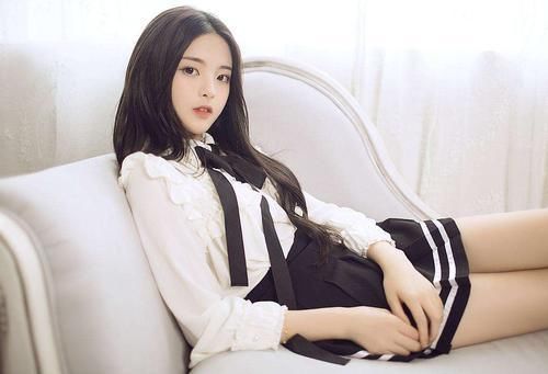 楊迪|楊超越玩游戲大哭,楊迪輸了被人抬起,綜藝節目的底線何在?