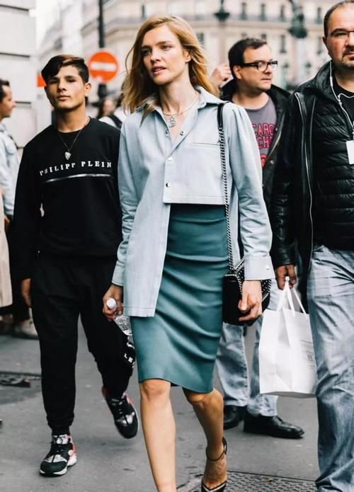 ?开春后不要瞎打扮，今年流行这3款“上衣”，内搭外穿都时髦