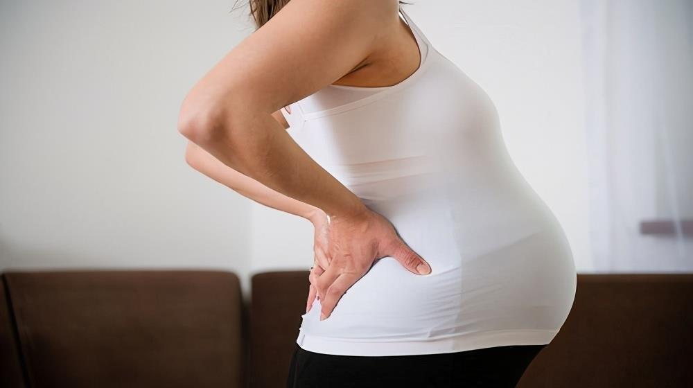 生完宝宝不久经常腰疼？过来人：抱娃姿势错误及孕期不注意都有关