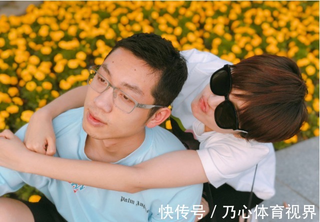 女运动员|许昕老婆久违“露脸”,穿T恤颜值不输明星,曾是国乒美女运动员