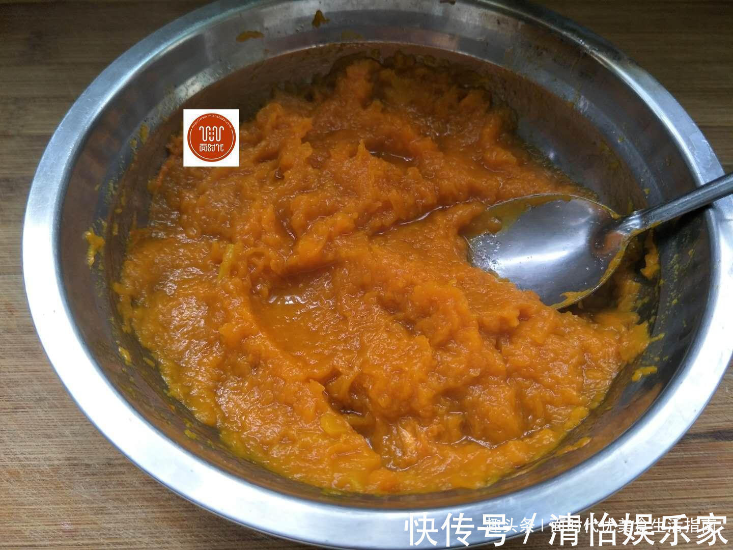 手把手教你做出清香酥脆的南瓜饼，你值得去做一份尝尝！