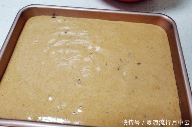 6个鸡蛋1碗红枣,轻松做出家人爱吃的枣糕,香甜绵软,一次成功