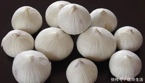 常吃|常吃大蒜真的可以直接降血糖吗,生吃好还是熟吃好呢?