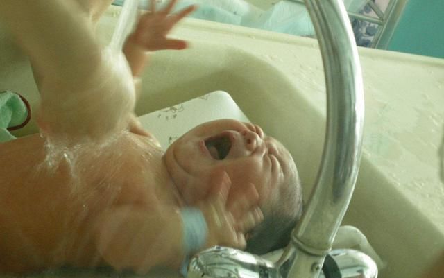 傻事|女孩胸部有“缺陷”很多地方存在这种习俗，家长别再做傻事了