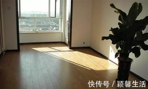 地板|踢脚线颜色到底是跟门走还是跟地板走?我家就选错了,丑死了!