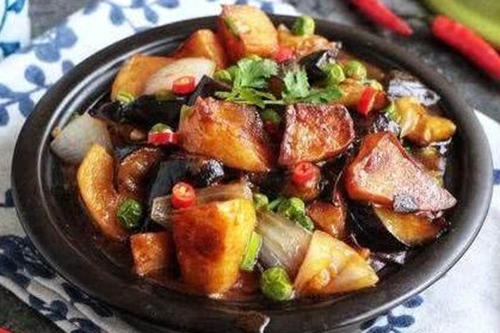 几道下饭菜，特别鲜香入味，好吃到停不下来，米饭又要遭殃了