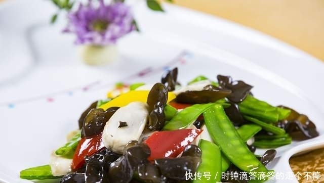 冬天别只吃大鱼大肉!偶尔来份荷塘小炒,解腻又开胃,做法简单!