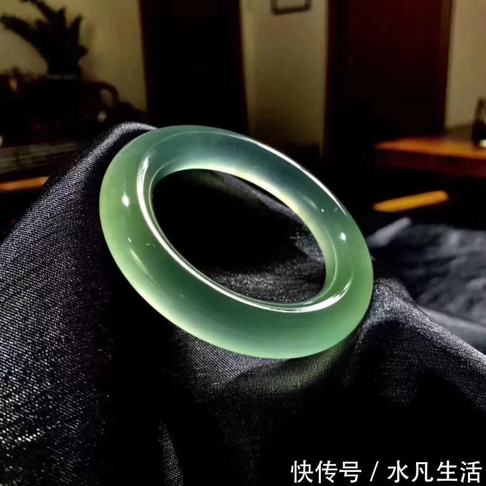 圆环|复古风再次刮起来,翡翠首饰造型富有立体感,代表国风首饰的特色