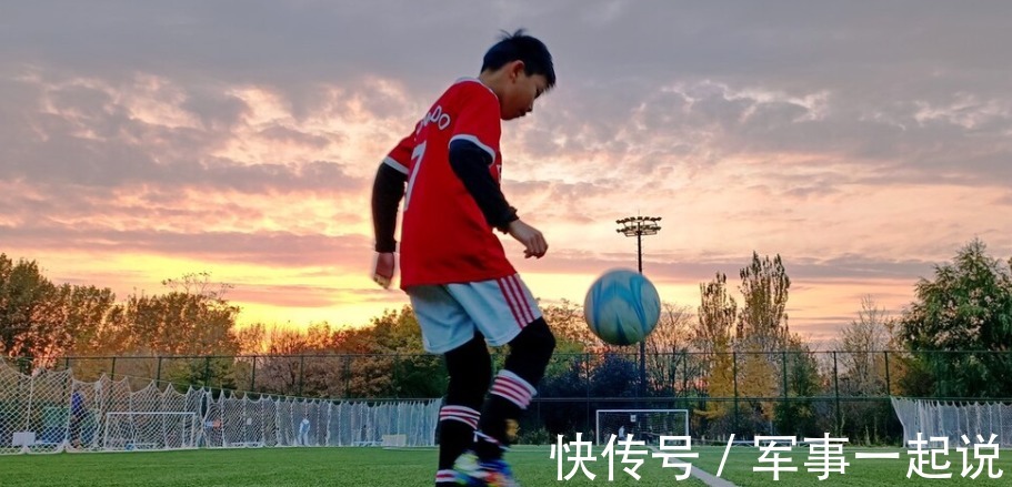 大学毕业|27岁双胞胎兄弟名校毕业专职啃老,妈妈怨声载道寻求帮助