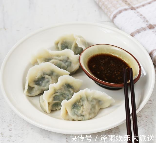 饺子皮|包韭菜馅饺子，直接拌是大错特错，很多人搞错，饺子不鲜也不香