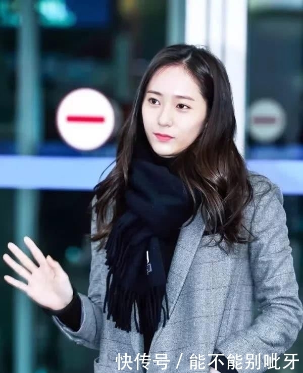 围巾搭配小心机，这个秋冬时髦和温暖全都有了