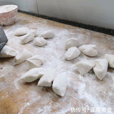 味道|奶奶的味道-韭菜盒子这样做，秒变米饭杀手