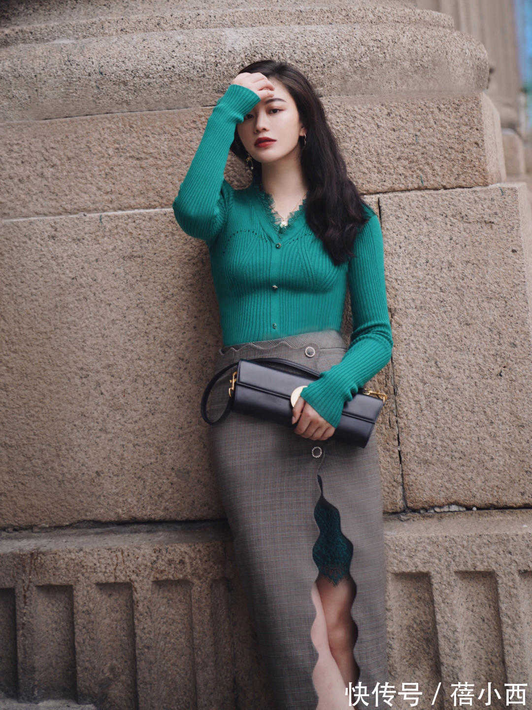 高跟鞋 开春不会穿?选择这4条半身裙就够了,简约高级还时髦,照穿就行