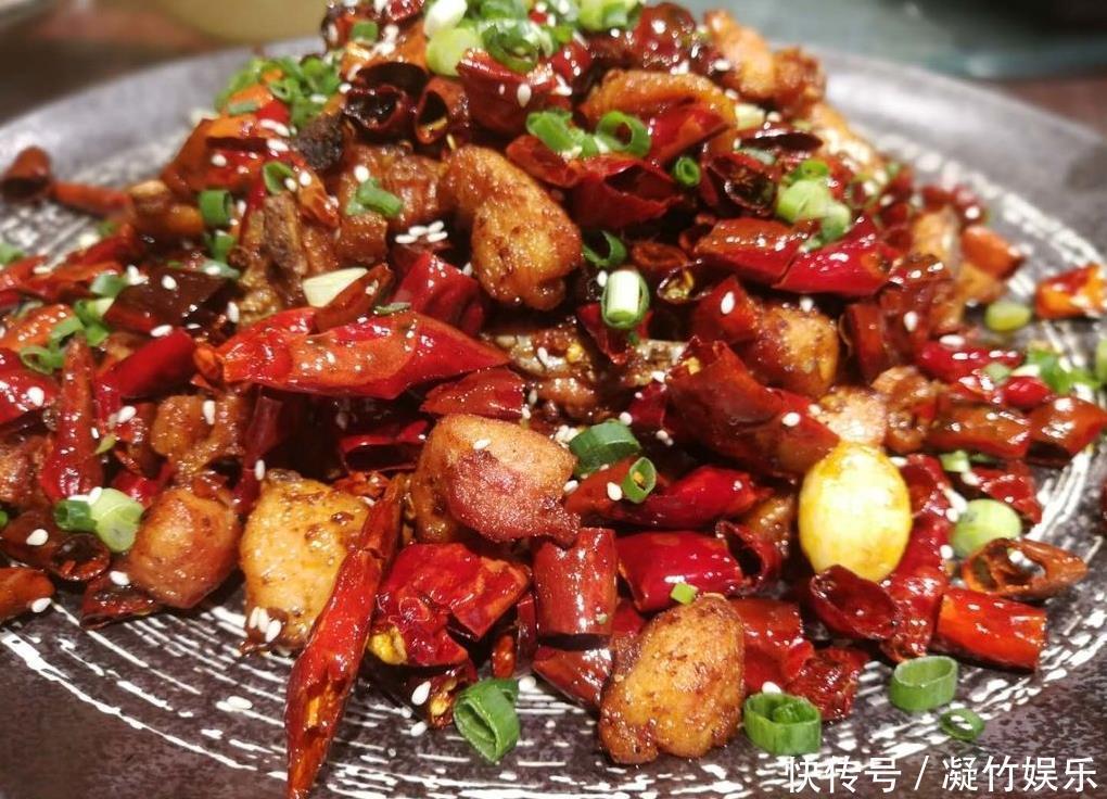 年夜饭菜谱:辣子鸡丁,海米炝芹菜,剁椒炒牛肉,剁椒鱼片