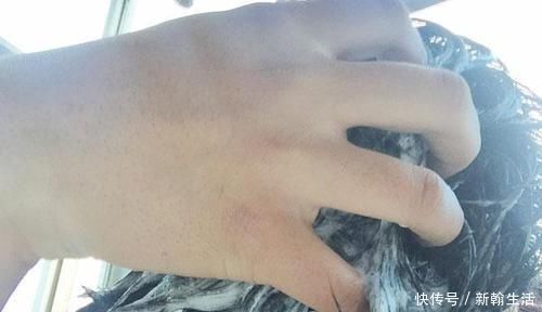 吹风机|头发越来越少白发越长越多做好五件事,老年也能拥有茂密黑发