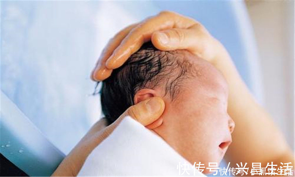 氧气|婴儿为什么一出生就哭?不哭护士还动手打?千万别心疼宝宝被打