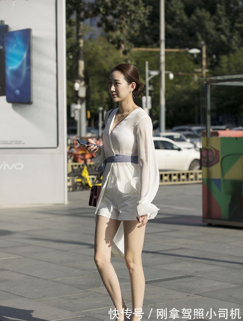 天女下凡 姑娘这件衣服也太有特点了吧, 您是天女下凡吗!