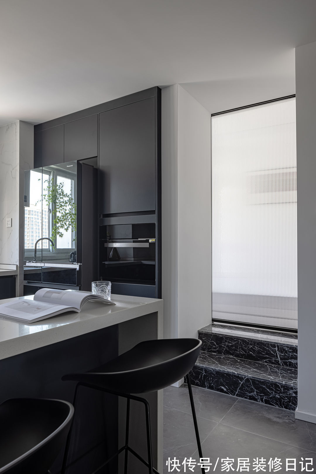 背景墙|南京140㎡新房装修，艺术漆+弧线半吊，简单却有藏不住的高级感