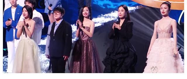 总决赛|中国好声音：伍珂玥强势夺冠，王靖雯跑调引发热议，陈文非意难平