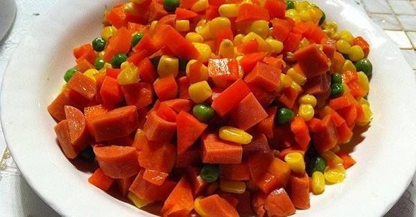 几道佳肴都是精心烹制的,它们充满了色彩、香味和味道