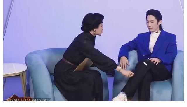 《追光吧》开播槽点多,推迟上线恐与金星有关,姜潮疑似谎报年纪