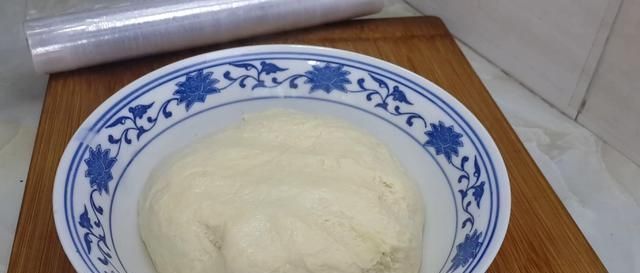 半斤红豆,1斤面粉,不用烤箱,教你做创意红豆包,比发糕还好吃