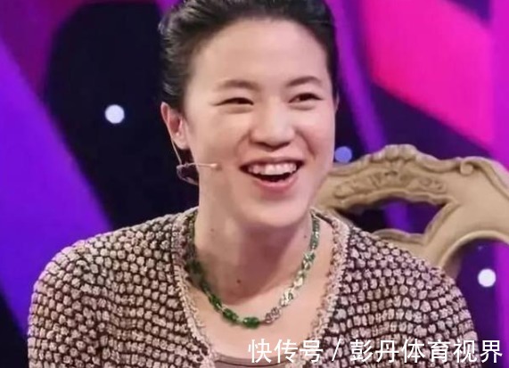 山露水|叱咤乒乓球场的“大魔王”,婚后戴百万翡翠仍霸气十足!