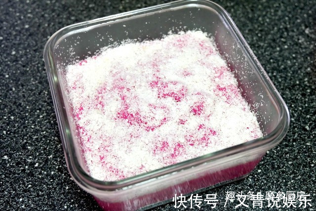 夏天的懒人甜品，自己做特简单，火龙果加奶粉，营养更健康