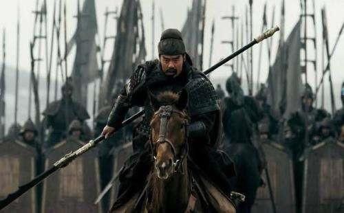 打仗|为啥古代打仗一方高挂免战牌，对手真就听话不进攻?不怕使诈么?