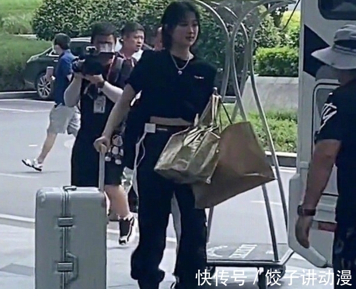 黃曉明|《中餐廳5》路透曝光!嘉賓陣容和網(wǎng)傳一致,沖著龔俊收視穩(wěn)了