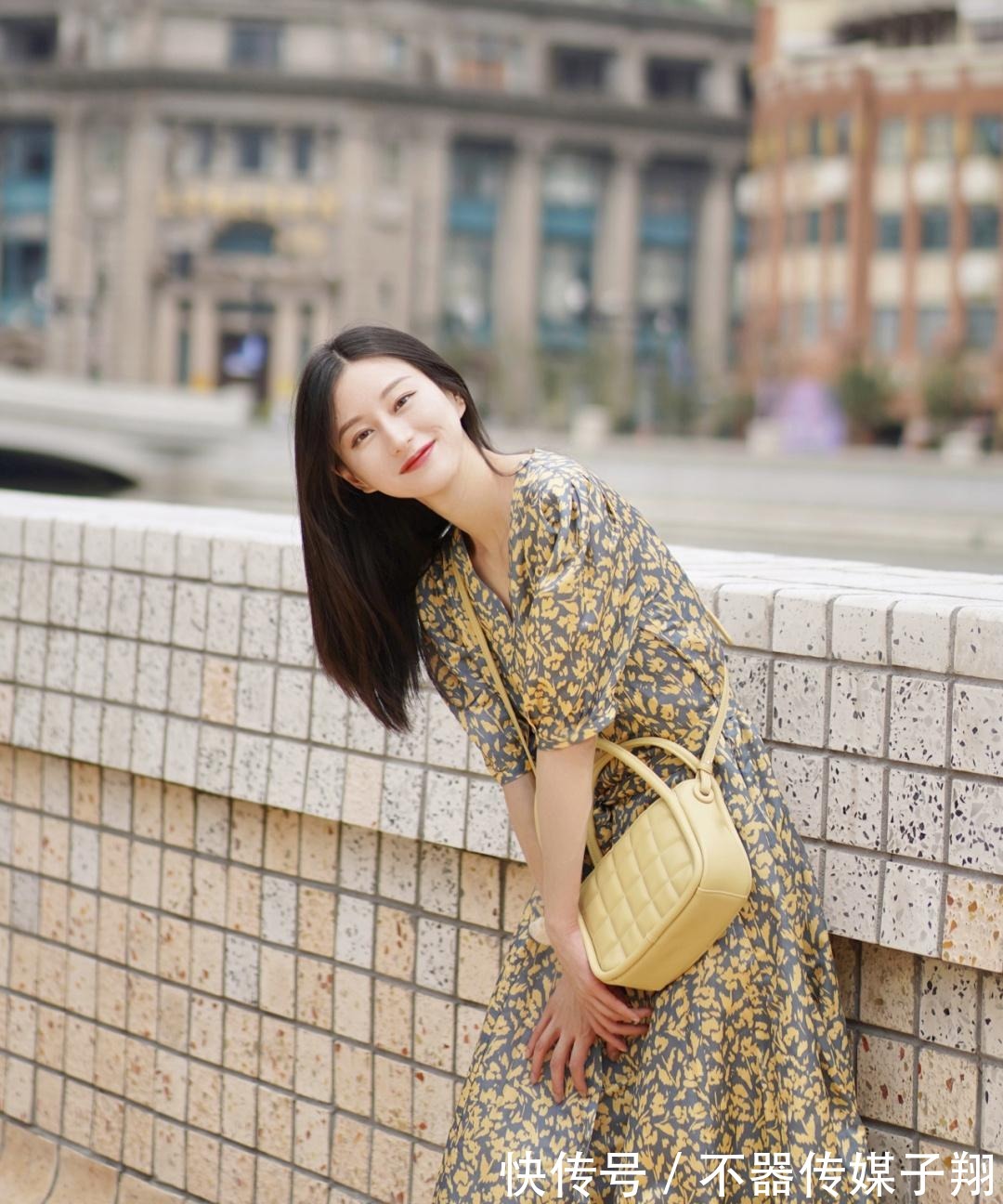 小量感|碎花那么美，为什么你穿就是显老气？看看这些穿搭技巧你就明白了